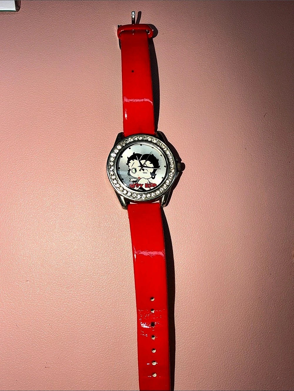 Betty Boop BTP5000 Red Watch with Rhinestone Bezel needs battery